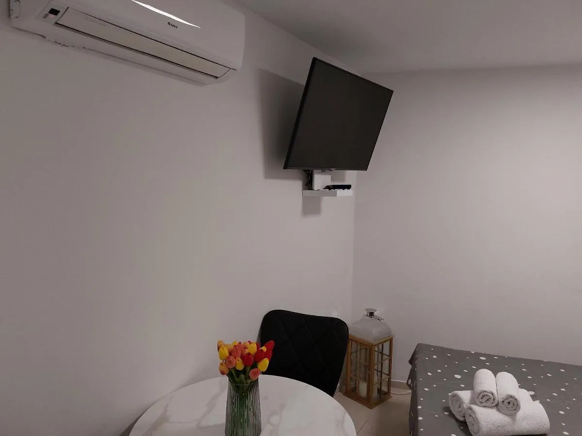 ספליט Guest House Vitaro 0*,