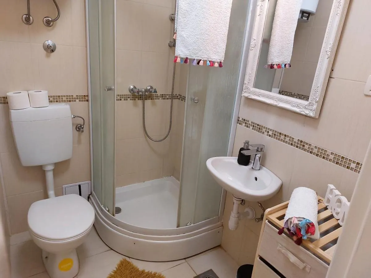 ספליט Guest House Vitaro 0*,